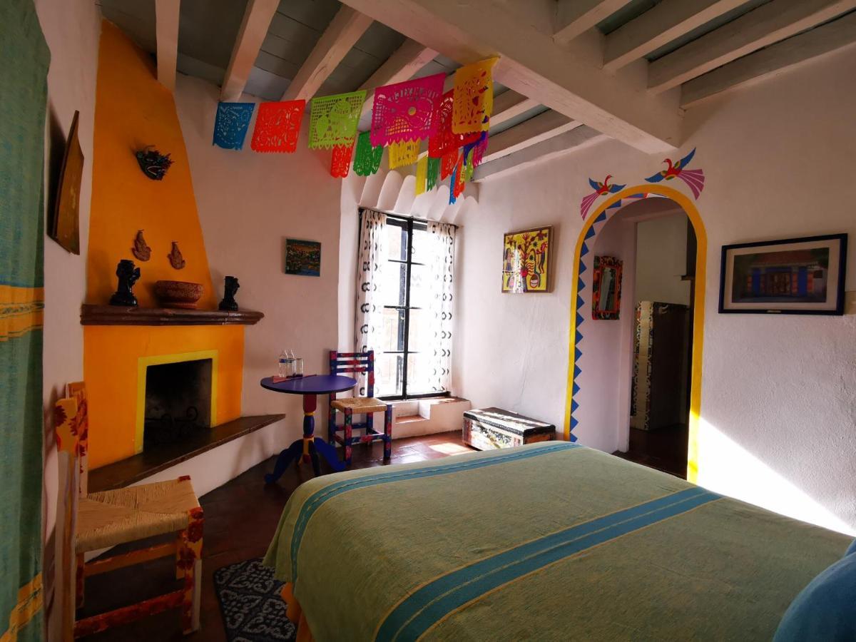 Casa De Los Espiritus Alegres By Rotamundos Guanajuato Ruang foto
